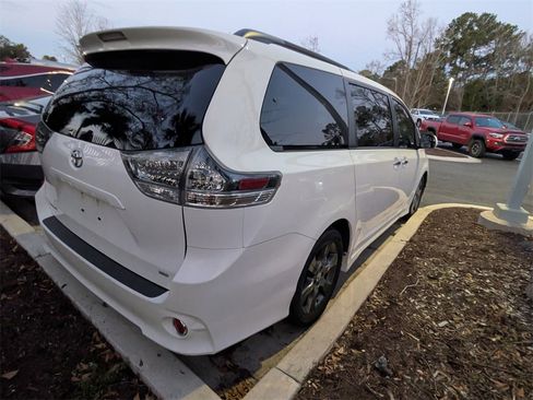 Used 2015 Toyota Sienna SE image 7