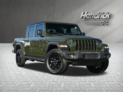 Used 2022 Jeep Gladiator Sport image 2