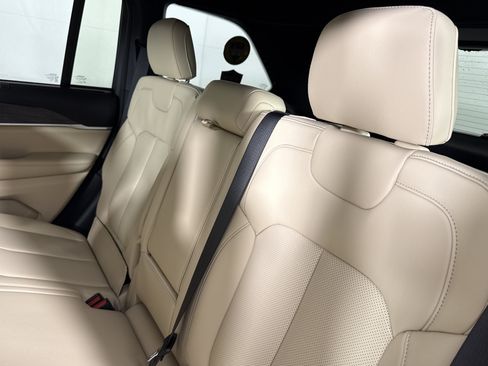 New 2025 Jeep Grand Cherokee Limited w/ Luxury Tech Group II image 10