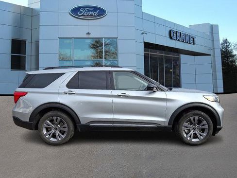 Certified 2022 Ford Explorer XLT w/ Equipment Group 202A image 7