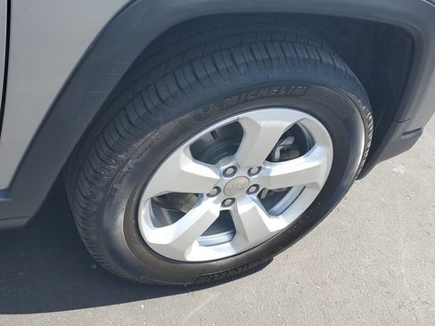 Used 2019 Jeep Compass Latitude AWD/4WD image 5