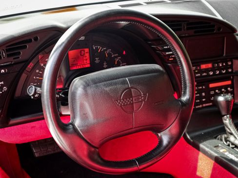 Used 1994 Chevrolet Corvette Convertible RWD image 6