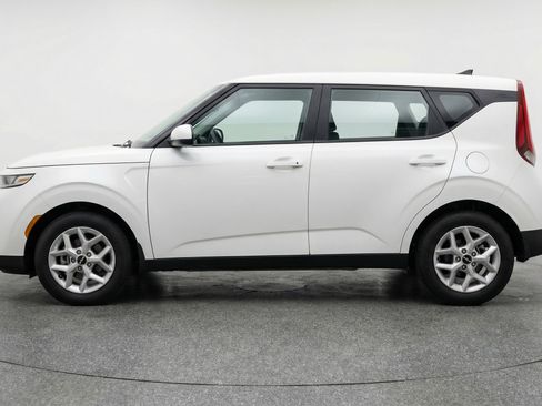 Used 2025 Kia Soul LX w/ LX Technology Package image 5