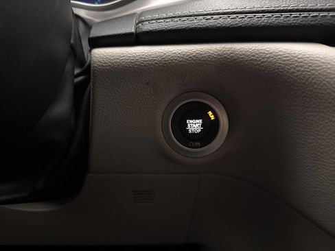 Used 2021 Chrysler Pacifica Touring-L image 34