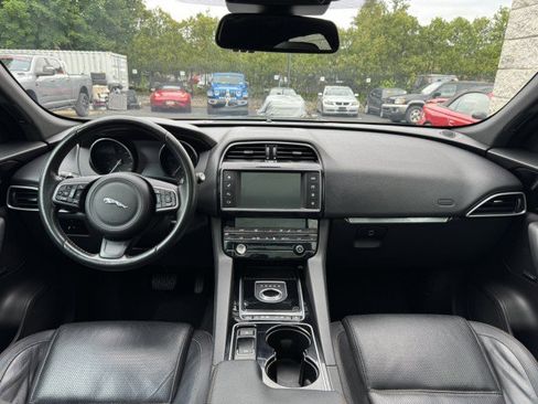 Used 2017 Jaguar F-PACE Prestige AWD/4WD image 18