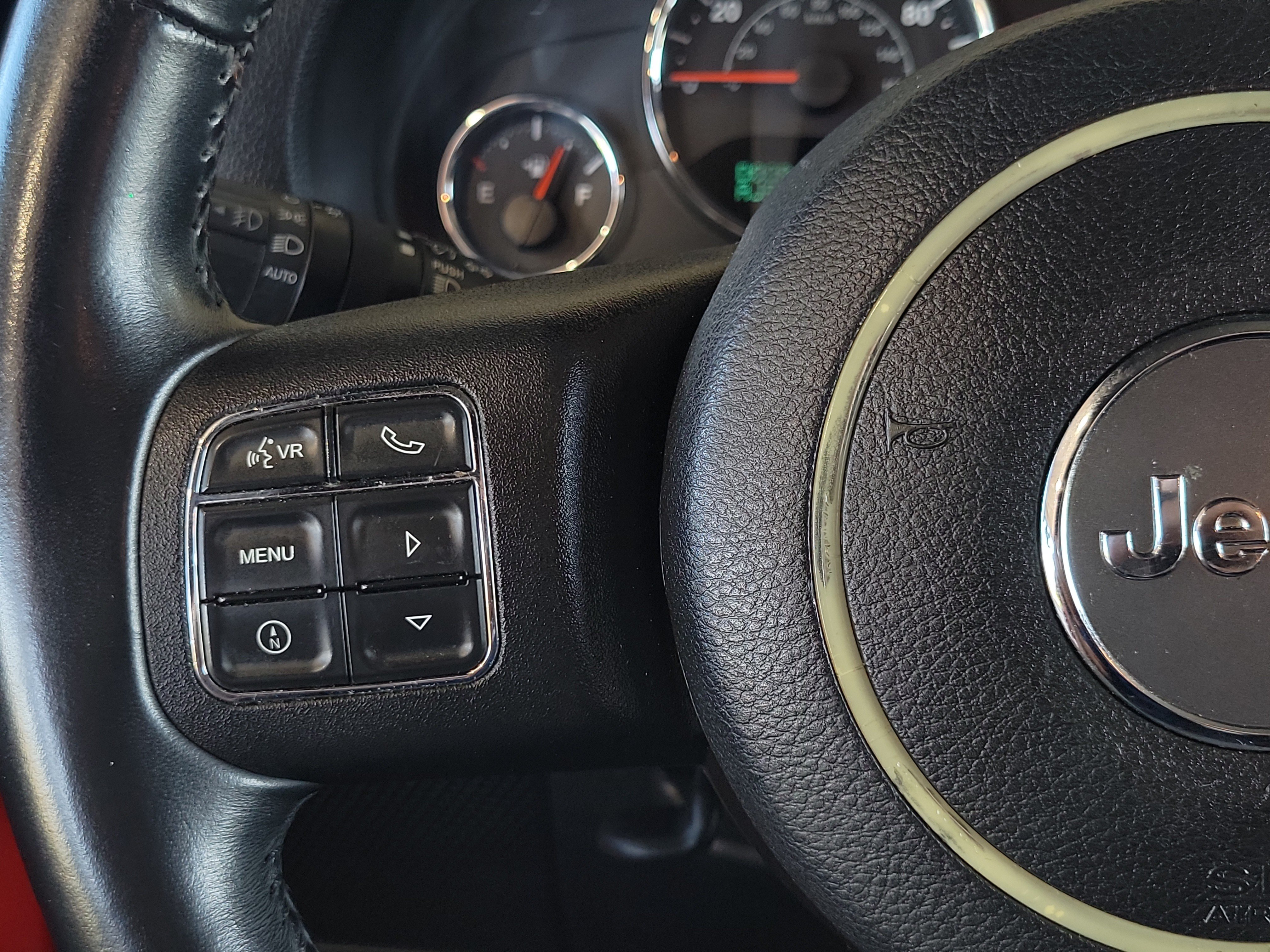 Used 2015 Jeep Wrangler Unlimited Sahara w/ Connectivity Group AWD/4WD image 23