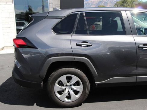 Used 2022 Toyota RAV4 LE w/ Carpet Mat Package (TMS) AWD/4WD image 10