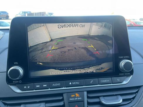 Used 2025 Nissan Altima 2.5 SV image 23