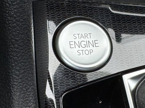 New 2025 Volkswagen Taos SEL image 25