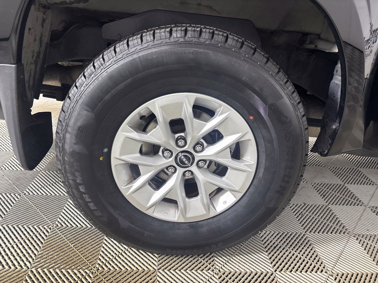 Used 2024 Nissan Frontier SV w/ Technology Package RWD image 31
