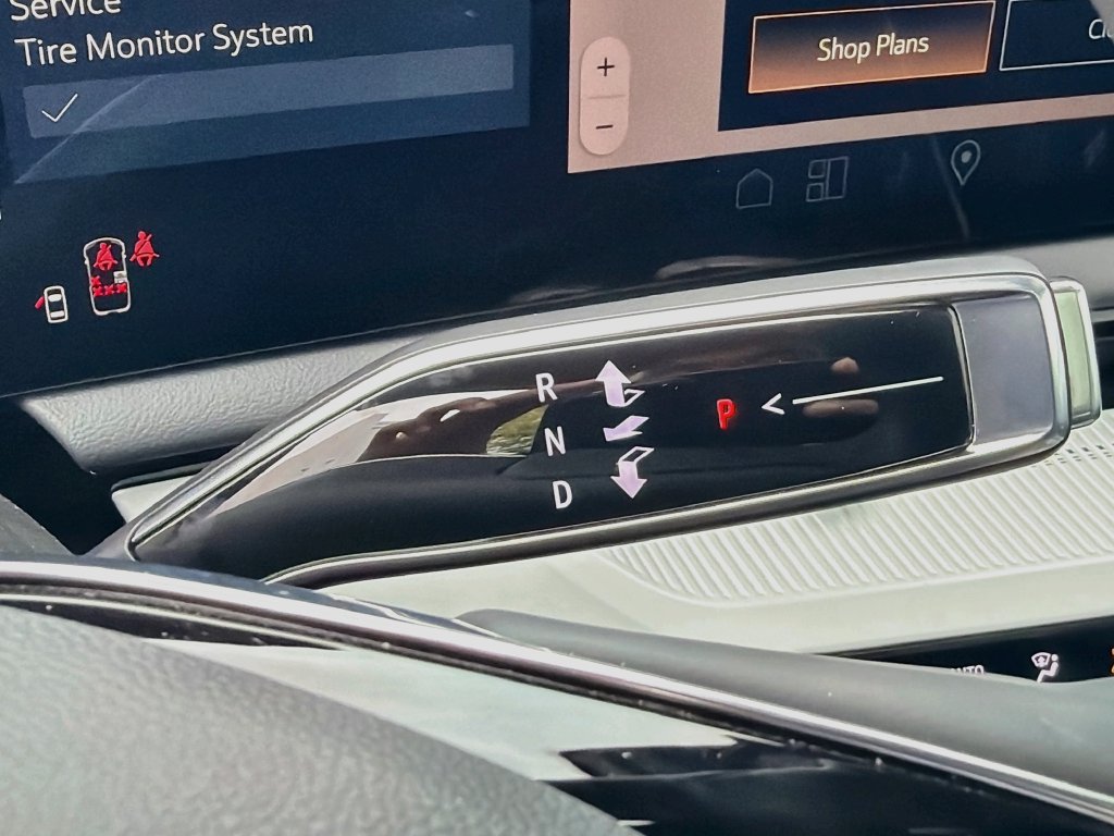 Certified 2025 Cadillac Optiq Luxury 2 AWD/4WD image 17