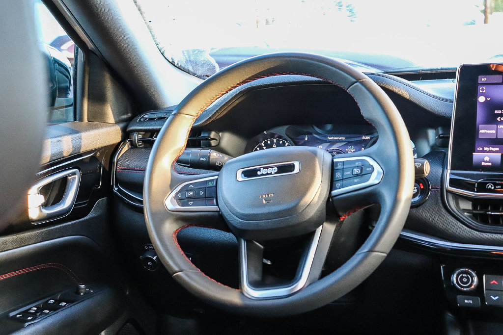 Used 2023 Jeep Compass Trailhawk AWD/4WD image 17