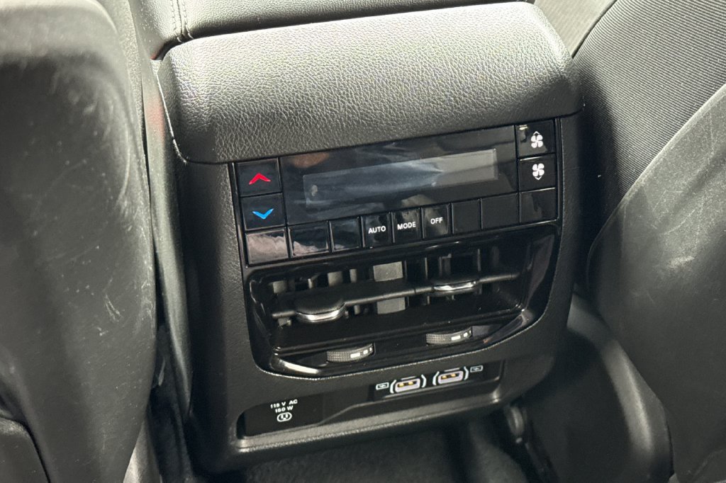 Used 2024 Jeep Grand Cherokee L Altitude RWD image 15