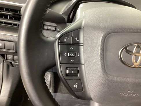 Used 2025 Toyota Prius LE FWD image 14