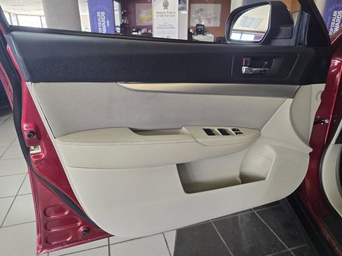 Used 2011 Subaru Outback 2.5i Premium image 7