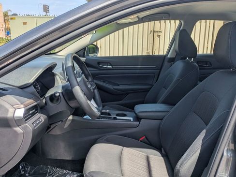 Used 2025 Nissan Altima 2.5 SV image 14