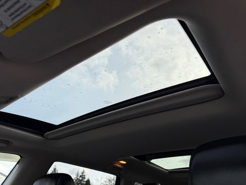 Used 2018 Nissan Pathfinder Platinum image 19