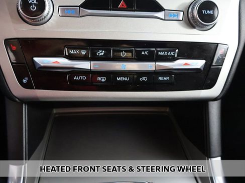 Used 2022 Ford Explorer XLT w/ Equipment Group 202A image 7