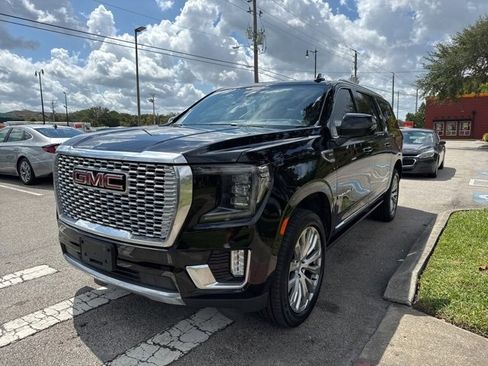 Used 2023 GMC Yukon XL Denali image 4