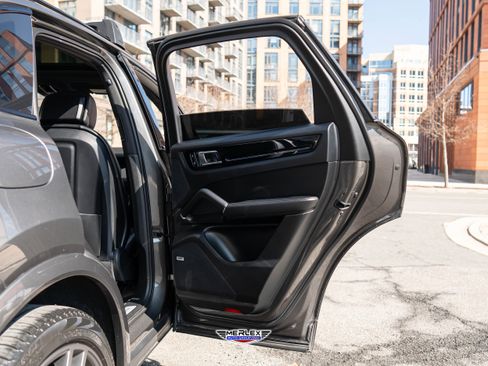 Used 2019 Porsche Cayenne S w/ Premium Plus Package image 48