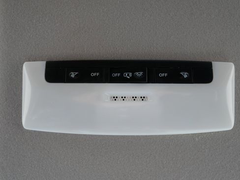 Used 2021 Nissan Versa SV image 30