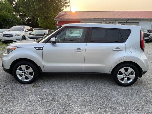 Used 2018 Kia Soul w/ Convenience Package FWD image 4