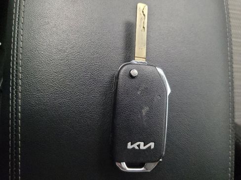 Used 2023 Kia Sorento LX image 32