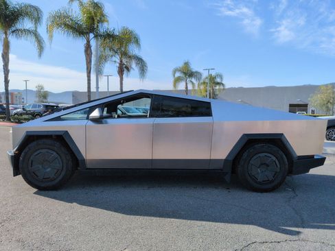 Used 2025 Tesla Cybertruck AWD Crew Cab image 7