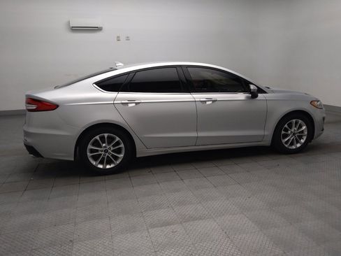 Used 2019 Ford Fusion SE FWD image 10