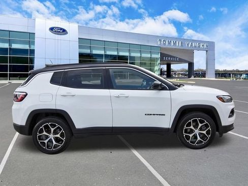 Used 2024 Jeep Compass Limited AWD/4WD image 5