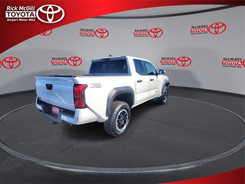 Certified 2025 Toyota Tacoma TRD Off-Road image 8