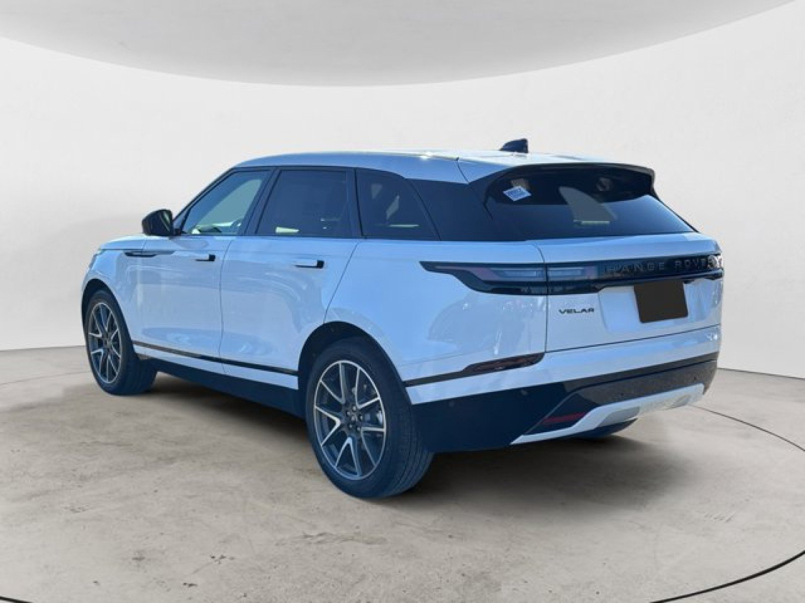 New 2026 Land Rover Range Rover Velar Dynamic SE AWD/4WD image 6