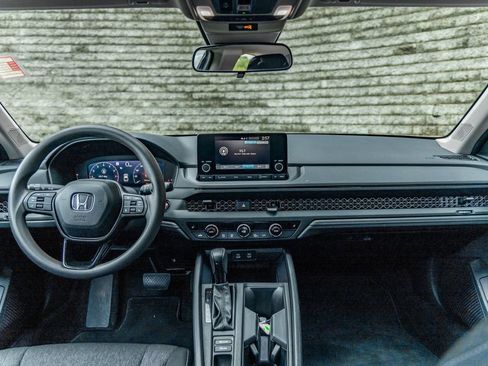 Used 2023 Honda Accord EX image 27