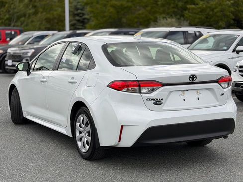 Used 2023 Toyota Corolla LE FWD image 3