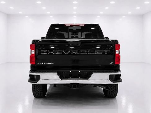 Used 2021 Chevrolet Silverado 2500 LT w/ Convenience Package AWD/4WD image 4