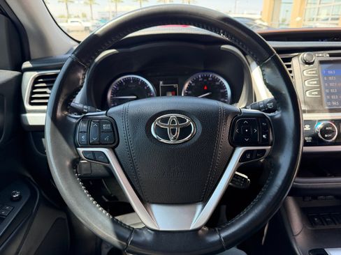 Used 2019 Toyota Highlander XLE FWD image 9