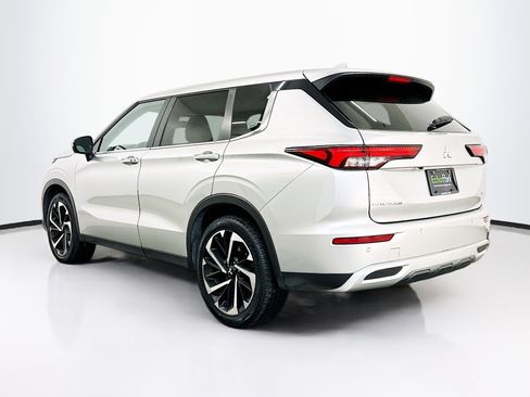 Used 2024 Mitsubishi Outlander SE image 5