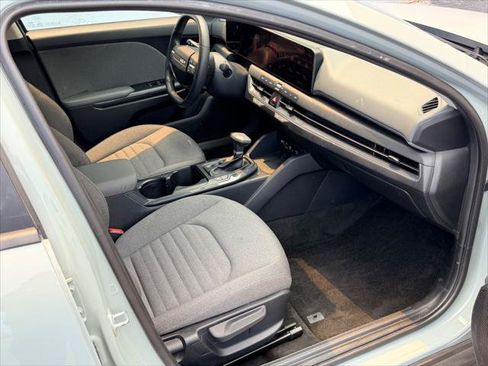 Used 2025 Kia K4 EX FWD image 21