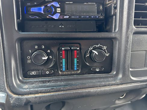 Used 2007 Chevrolet Silverado 3500 2WD Extended Cab w/ Heavy-Duty Power Package image 18