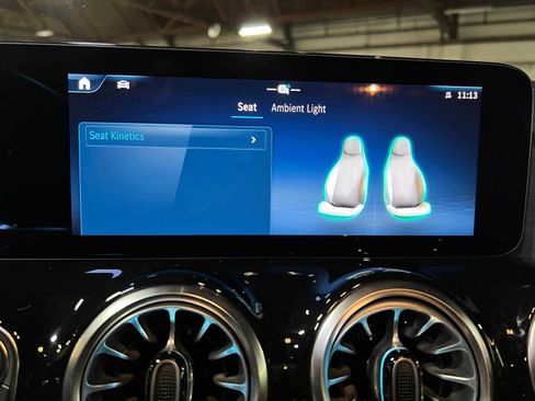 Used 2025 Mercedes-Benz GLA 250 4MATIC image 35