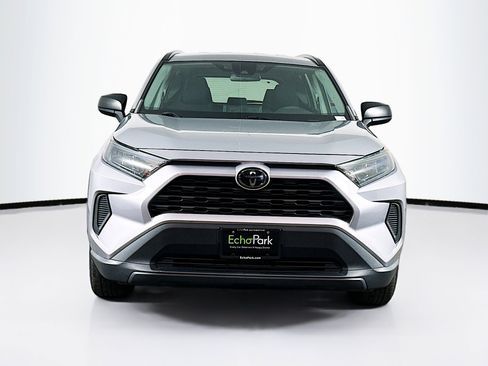 Used 2020 Toyota RAV4 LE image 2