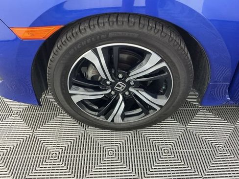 Used 2018 Honda Civic Touring image 16