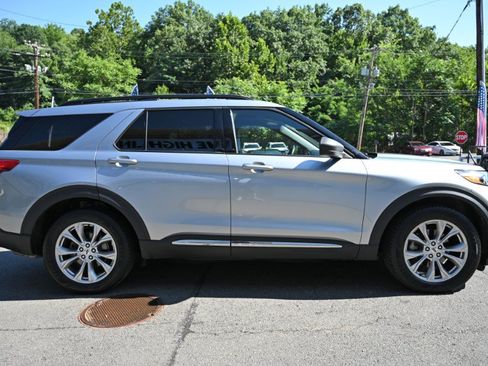 Used 2020 Ford Explorer XLT w/ Equipment Group 202A AWD/4WD image 7