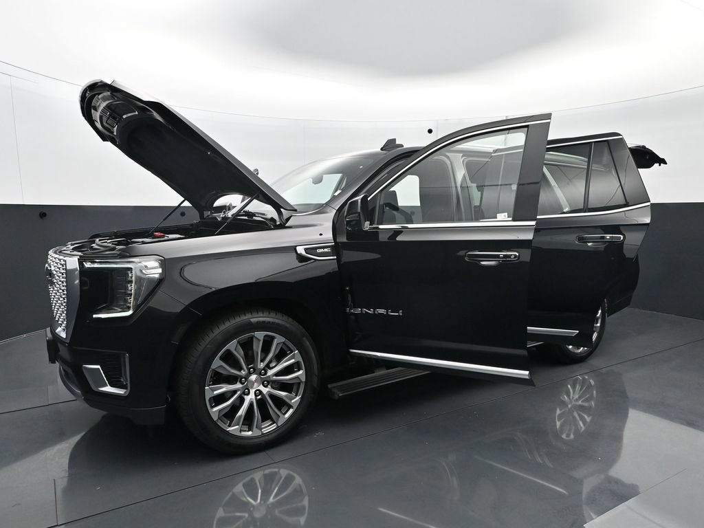Used 2021 GMC Yukon Denali w/ Denali Ultimate Package AWD/4WD image 29