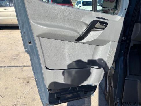 Used 2018 Mercedes-Benz Sprinter 2500 image 13