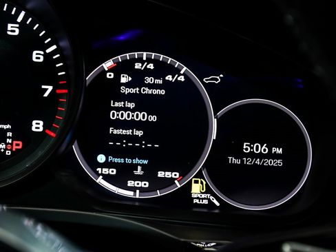 Used 2022 Porsche Cayenne Platinum Edition image 43