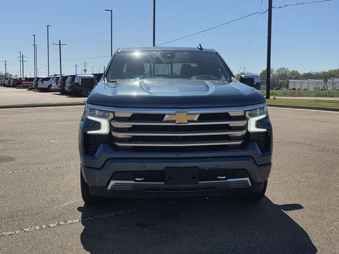 Used 2024 Chevrolet Silverado 1500 High Country w/ Technology Package AWD/4WD image 2