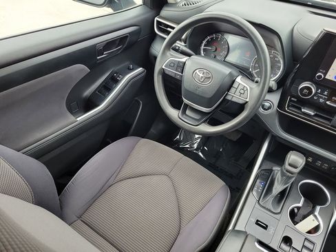 Used 2023 Toyota Highlander LE image 13