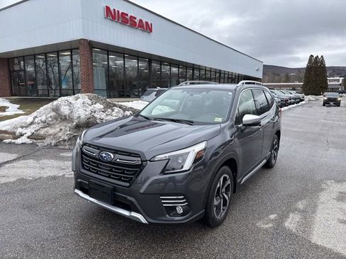 Used 2024 Subaru Forester Touring image 3