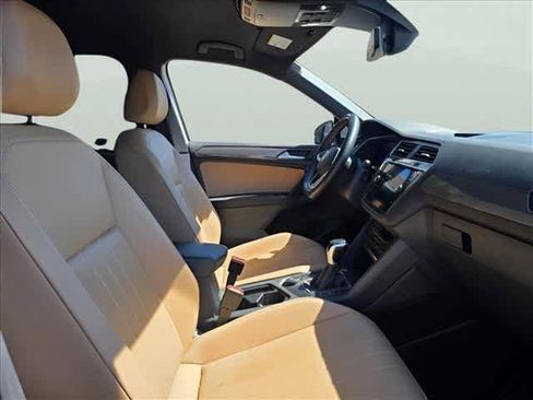 Used 2022 Volkswagen Tiguan SE AWD/4WD image 22